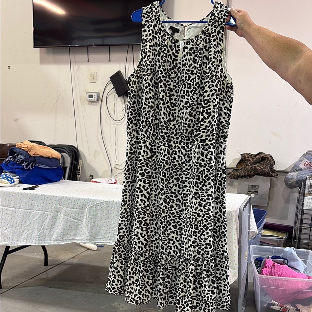Talbots Black and White Sleeveless V-Neck Midi Dress